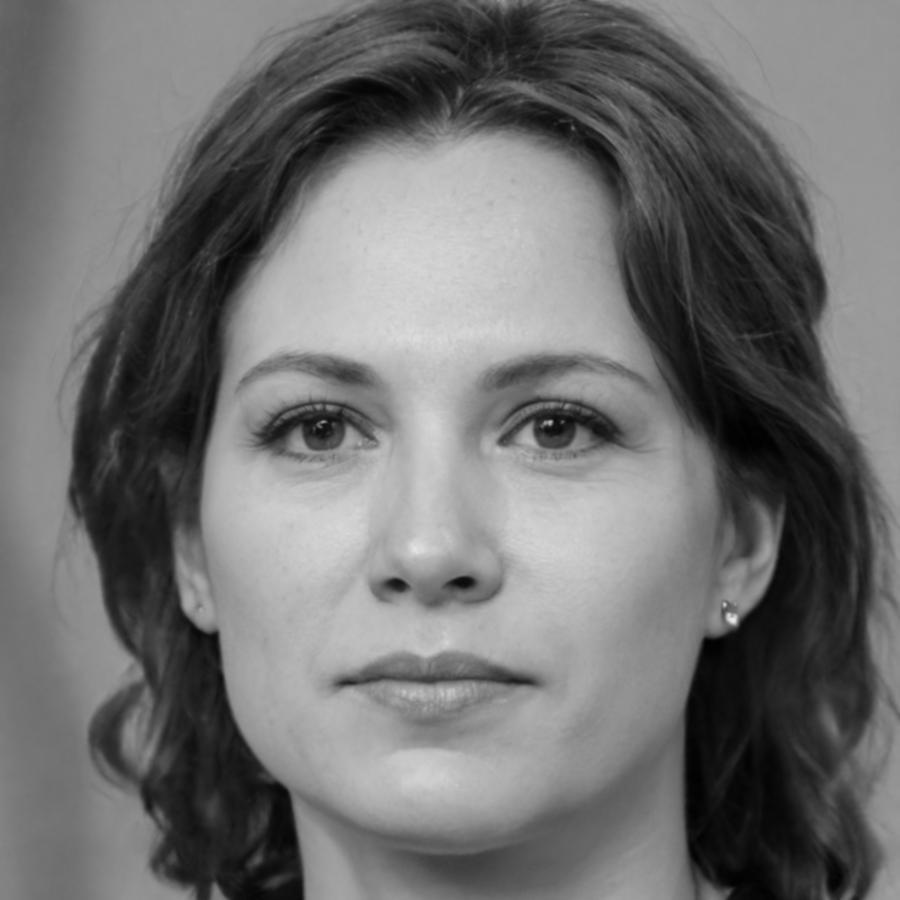 Portrait de Léa Fontaine, consultante en identité de marque
